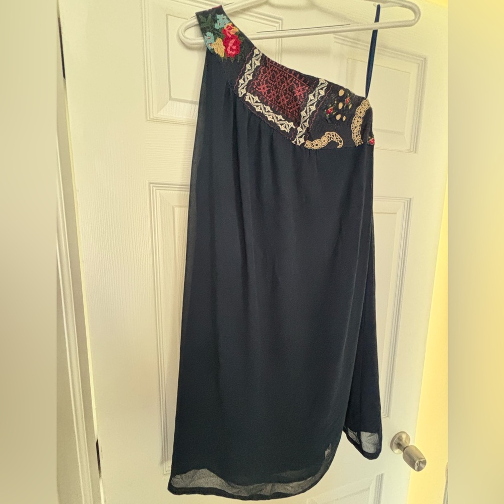 Embroidered one shoulder dress